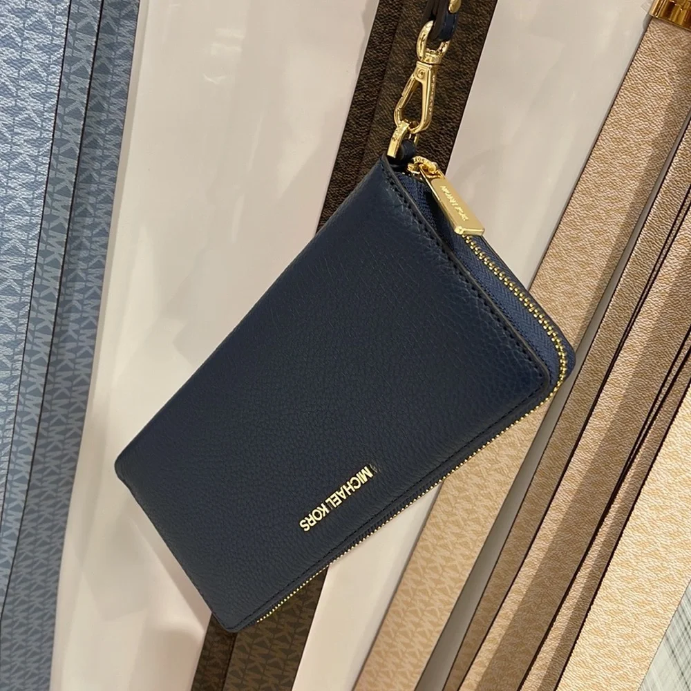 Michael Kors Jet Set Travel Large Travel CONTINENTAL 
Navy - Picture 15 of 16